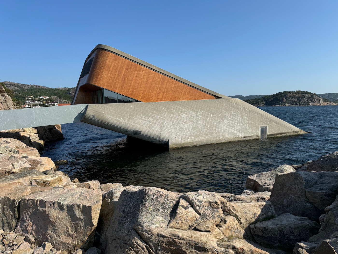 underwater restaurant in Norway