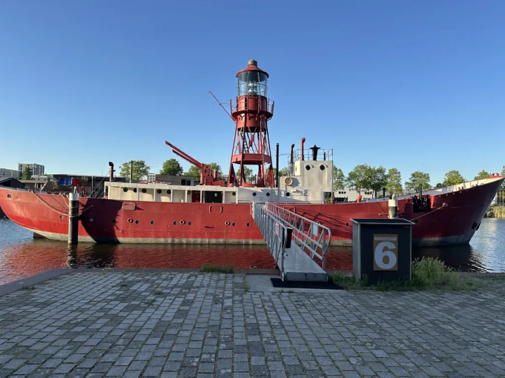 boat hotel amsterdam